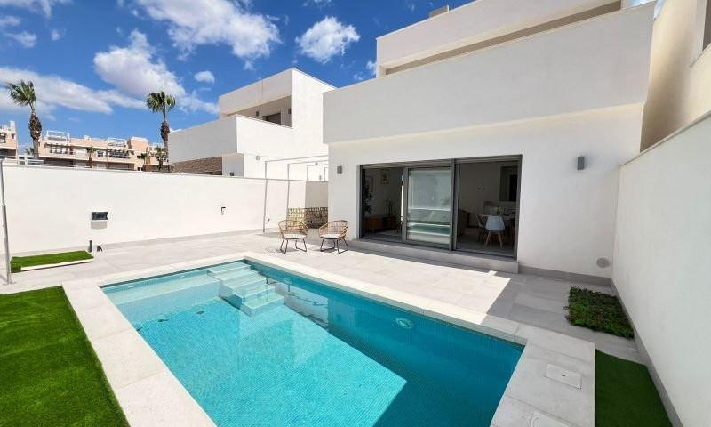 Chalet en venta en Orihuela Costa photo 0