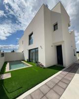 Chalet en venta en Benijofar photo 0