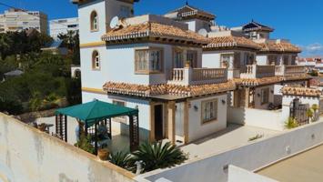 Chalet en venta en Torrevieja photo 0