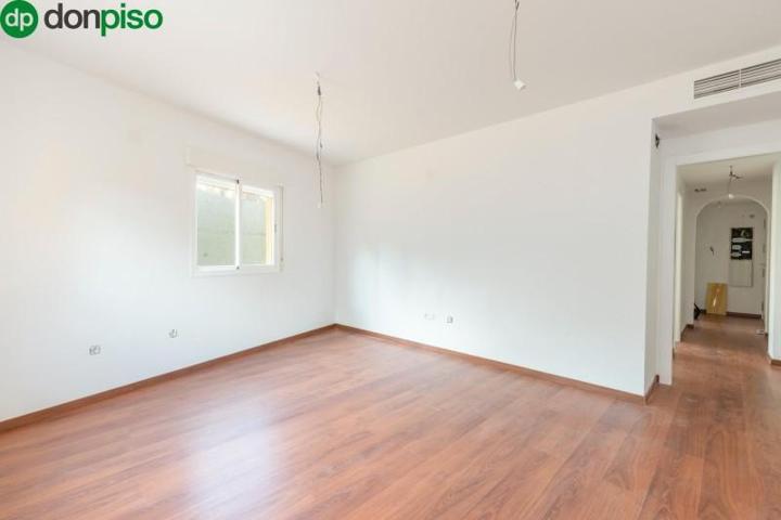 Piso en venta en Zubia, Centro photo 0