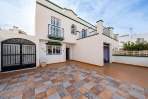 Adosada en venta en Almería, Almeria photo 0
