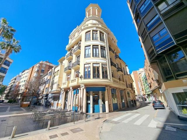 Local comercial en venta en Alzira, CENTRO photo 0