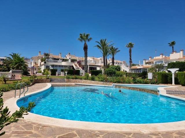 Apartamento en venta en Torrevieja photo 0