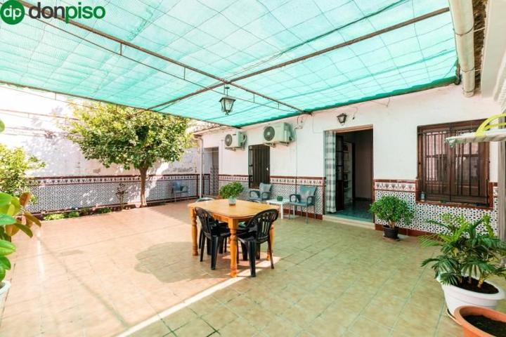 Casa en venta en Peligros, Centro photo 0