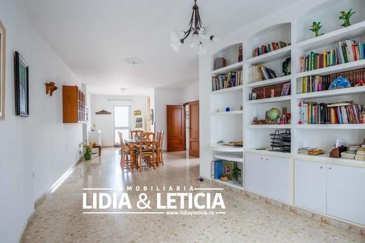Casa en venta en Alcalá de Guadaira, Centro photo 0