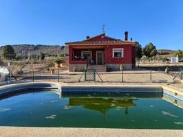 Casa con terreno en venta en Yecla photo 0