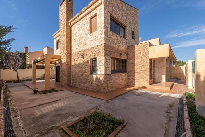 Chalet en venta en Dúrcal, Marchena photo 0