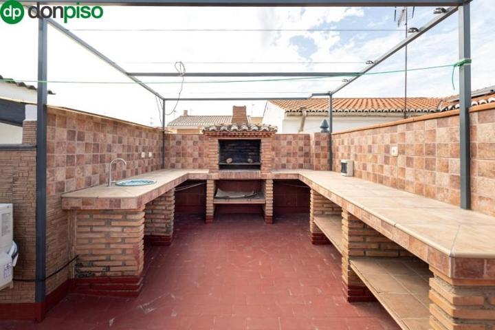 Adosada en venta en Granada, Zaidin photo 0