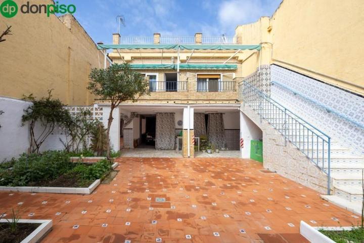 Casa en venta en Armilla, Armilla photo 0