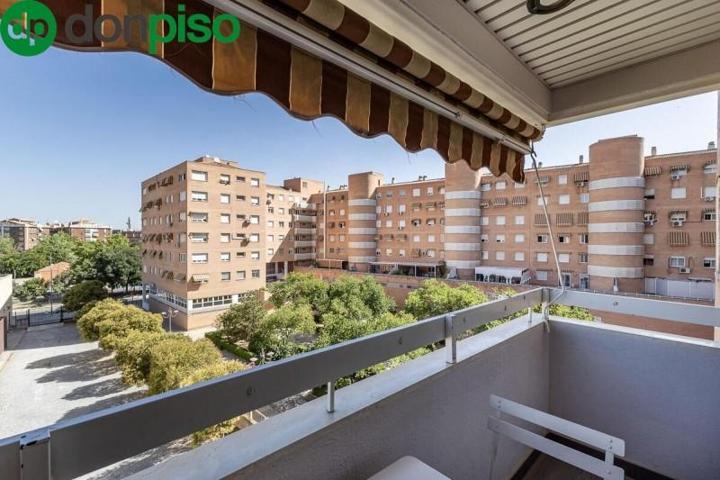 Piso en venta en Granada, Palacio de deportes photo 0