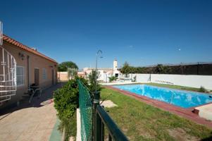 Chalet en venta en Almería, Retamar photo 0