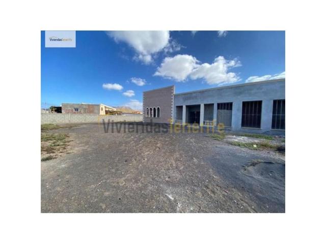 Local comercial en venta en Arona photo 0