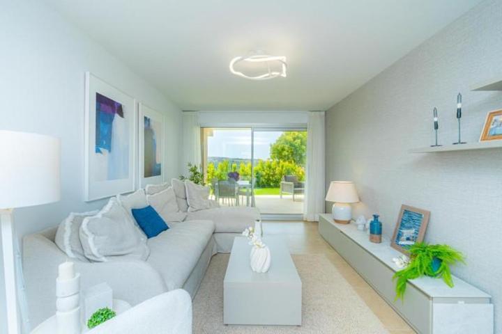 Apartamento en venta en Estepona, Estepona Golf, Estepona West photo 0