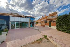 Local comercial en venta en Torrevieja, Baix Segura photo 0