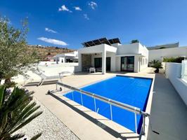 Chalet en venta en Benijofar, Costa blanca sur photo 0