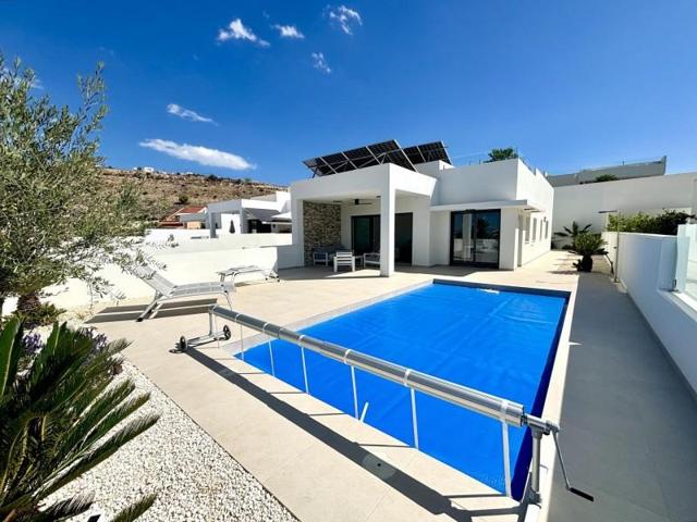 Chalet en venta en Benijofar, Costa blanca sur photo 0