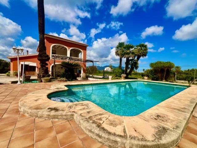 Chalet en venta en Pedreguer photo 0