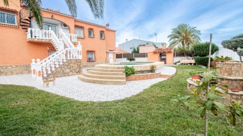 Chalet en venta en Oliva photo 0