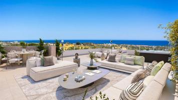 Aticos en venta en Estepona, Selwo, New Golden Mile photo 0