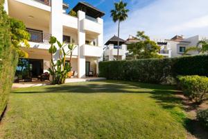Apartamento en venta en Benahavís photo 0