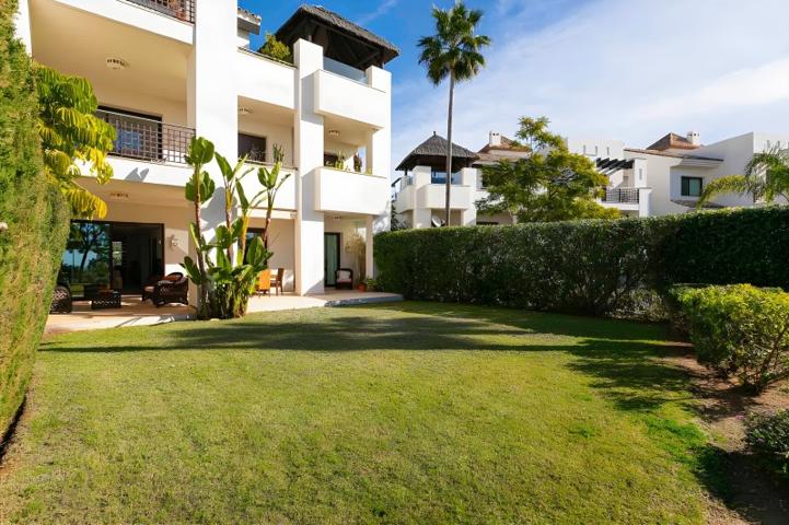 Apartamento en venta en Benahavís photo 0