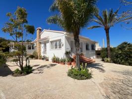 Chalet en venta en Denia photo 0