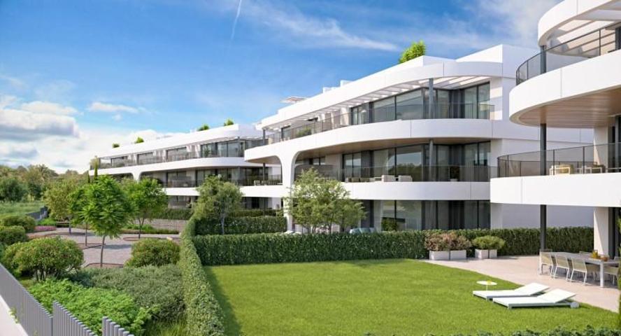 Apartamento en venta en Estepona, Atalaya, New Golden Mile photo 0