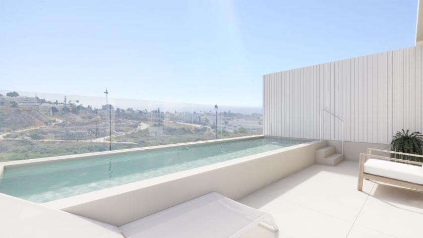Adosada en venta en Estepona photo 0