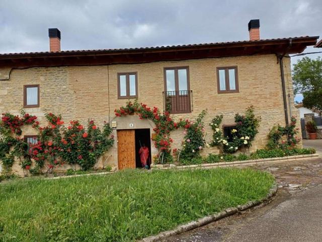 Casas de pueblo en venta en Vitoria-Gasteiz, Otazu photo 0