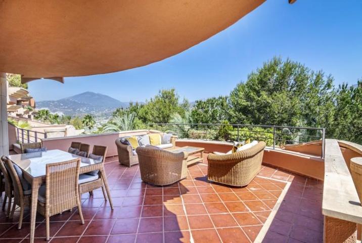 Apartamento en venta en Marbella, Nueva Andalucia - Magna Marbella photo 0