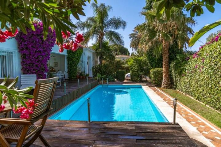 Chalet en venta en Marbella, Guadalmina Alta, New Golden Mile photo 0