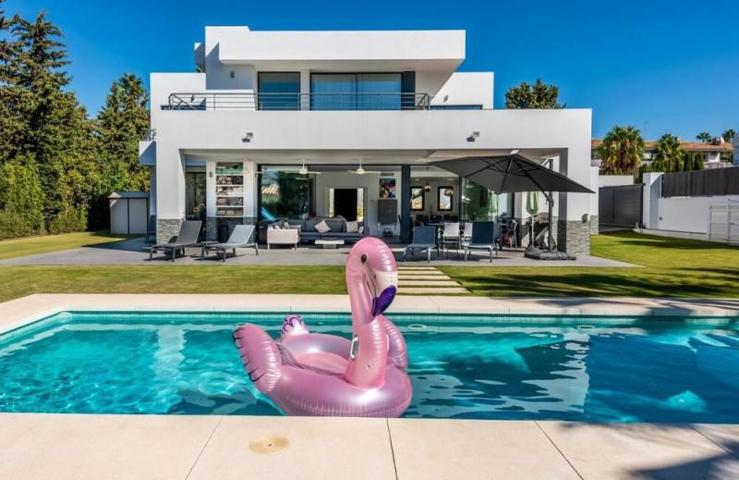 Chalet en venta en Estepona, Estepona East - Isdabe photo 0