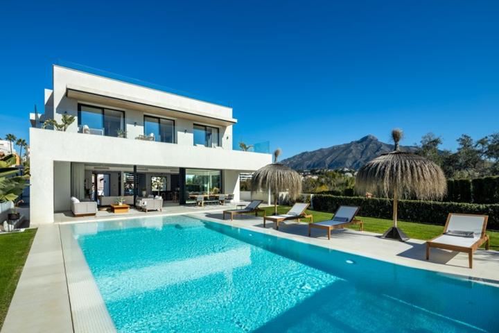 Casa en venta en Marbella photo 0