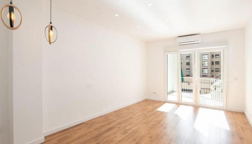 Apartamento en venta en Barcelona photo 0