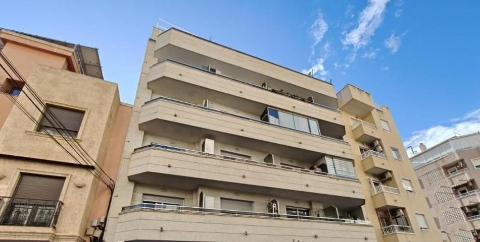Apartamento en venta en Torrevieja photo 0