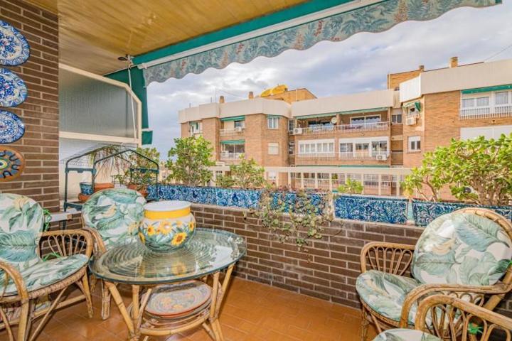 Piso en venta en Granada, Alhamar photo 0