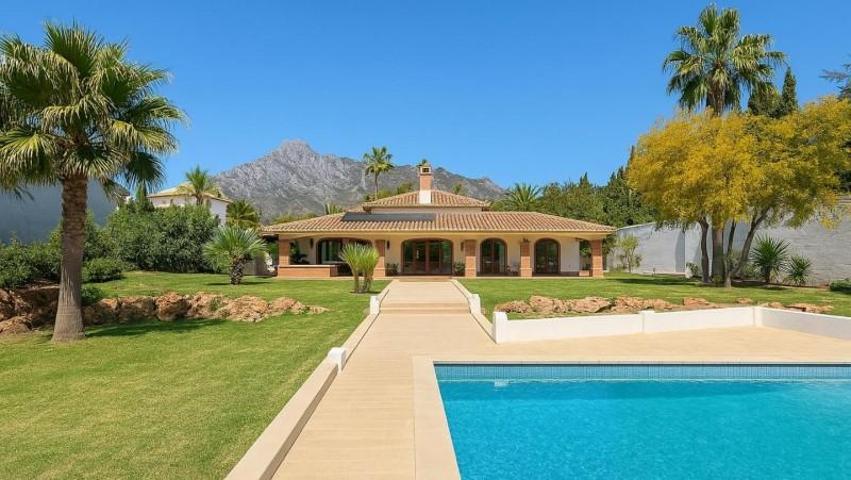Chalet en venta en Marbella, Nagüeles, Golden Mile photo 0