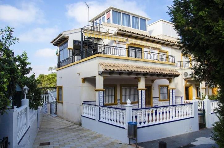 Casa con terreno en venta en Orihuela Costa photo 0