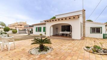 Chalet en venta en Denia, LM KM 4 AL 6, 1ª LINEA photo 0