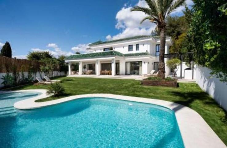 Chalet en venta en Marbella, Nueva Andalucia - Atalaya de Rio Verde photo 0