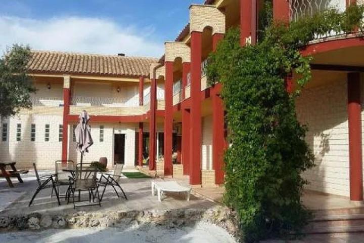 Casa con terreno en venta en Yecla photo 0