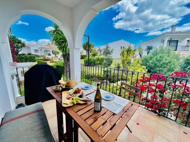 Apartamento en venta en El Paraíso, Costa del Sol photo 0