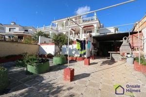 Adosada en venta en Marbella, Costa del Sol Occidental-Área de Marbella photo 0