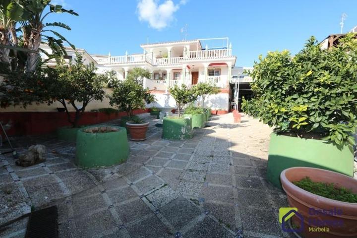 Adosada en venta en Marbella, Costa del Sol Occidental-Área de Marbella photo 0