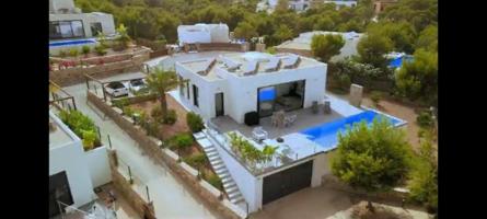 Chalet en venta en Orihuela Costa, Campoamor photo 0
