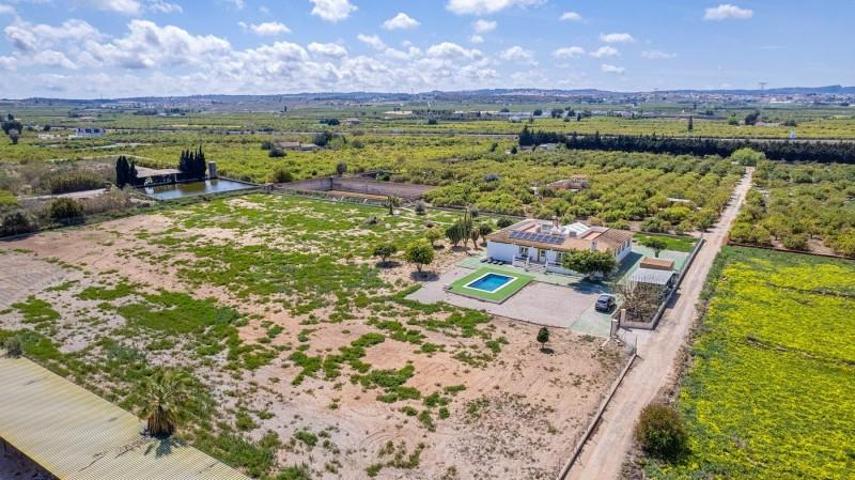 Chalet en venta en Los Montesinos photo 0