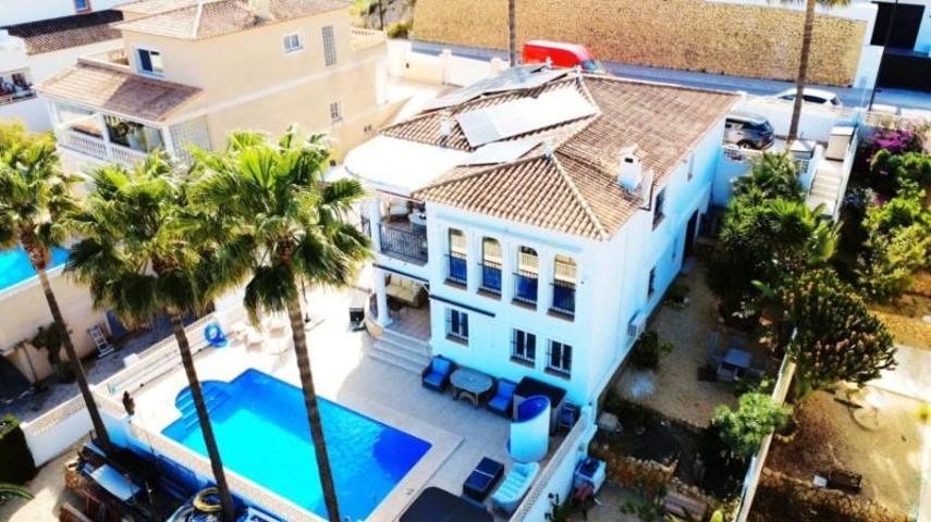 Chalet en venta en La Nucia photo 0