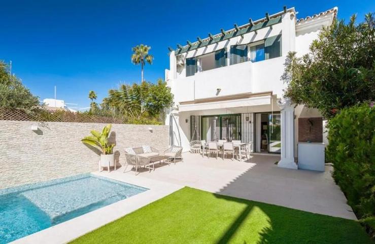 Casas de pueblo en venta en San Pedro de Alcántara, San Pedro Playa photo 0