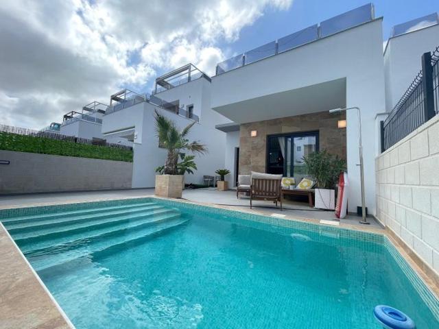 Chalet en venta en Benijofar photo 0