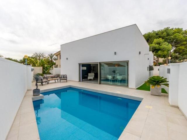 Chalet en venta en Orihuela, Punta Prima photo 0
